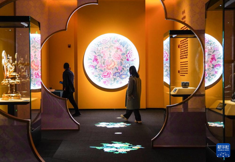 新时代中国调研行之文化中华|走进“祥开万象——故宫与西藏文物联展”