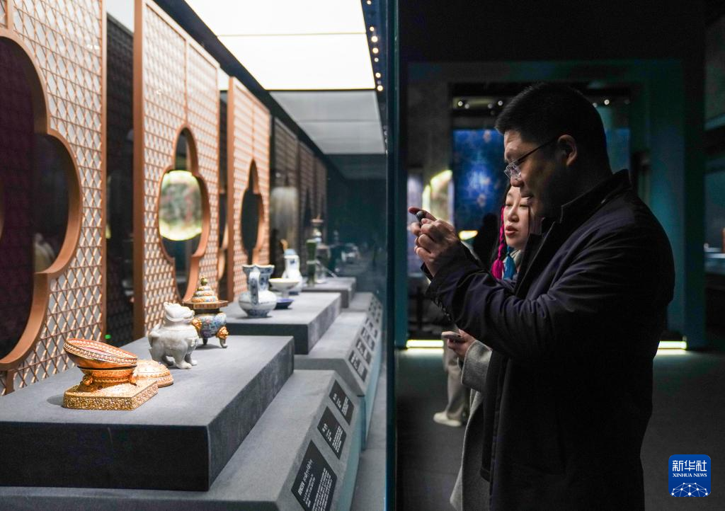 新时代中国调研行之文化中华|走进“祥开万象——故宫与西藏文物联展”