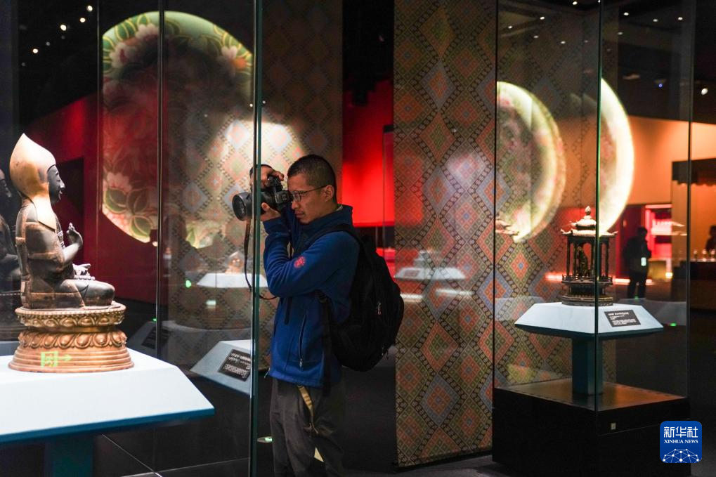 新时代中国调研行之文化中华|走进“祥开万象——故宫与西藏文物联展”