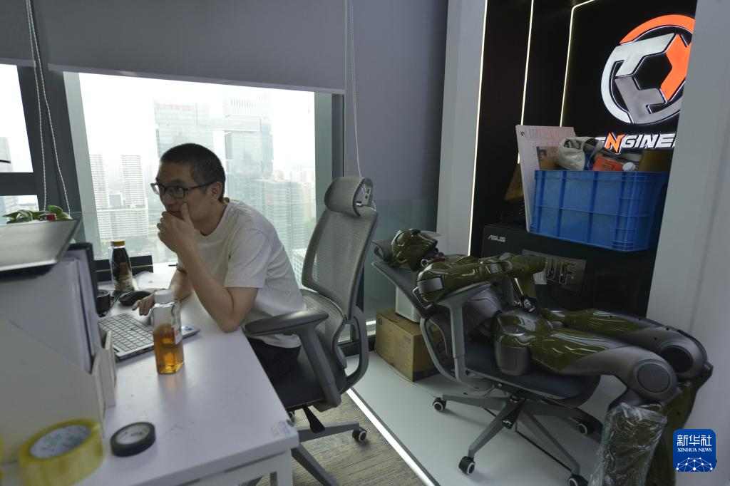 四中全会精神在基层丨记者手记：每周都在迭代！人形机器人为啥进步“神速”？