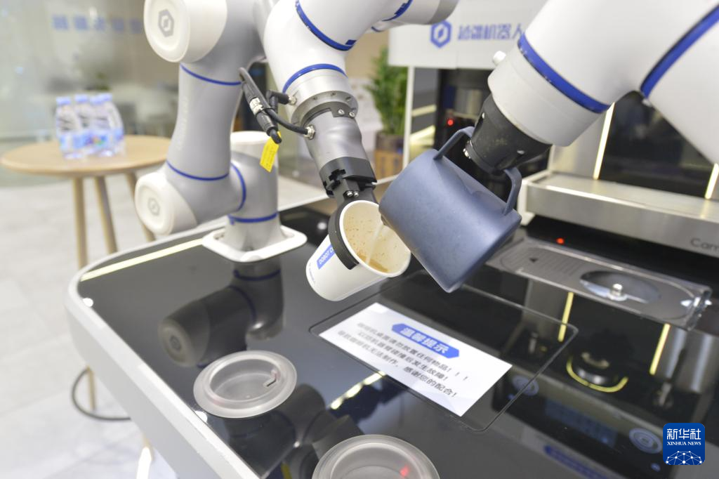 四中全会精神在基层丨记者手记：每周都在迭代！人形机器人为啥进步“神速”？