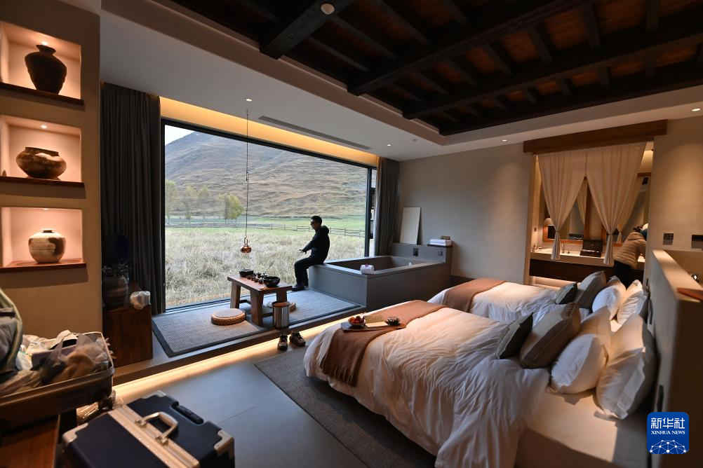 四中全会精神在基层丨四川甘孜接待游客量创同期历史新高