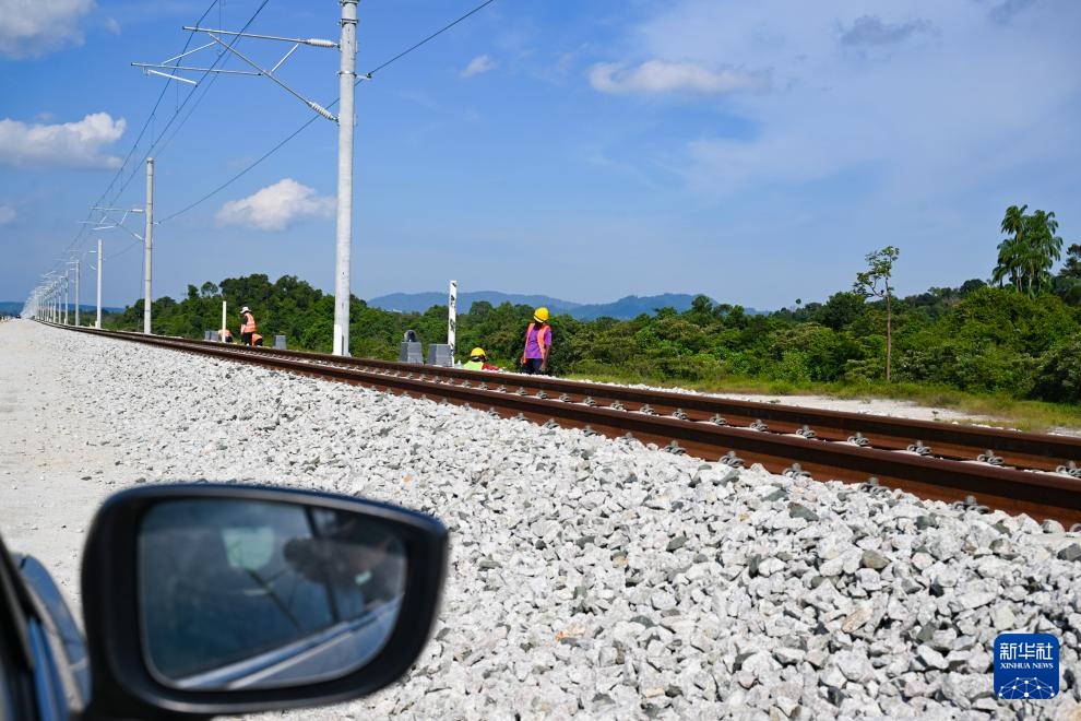 记者手记丨在延伸向未来的铁轨上
