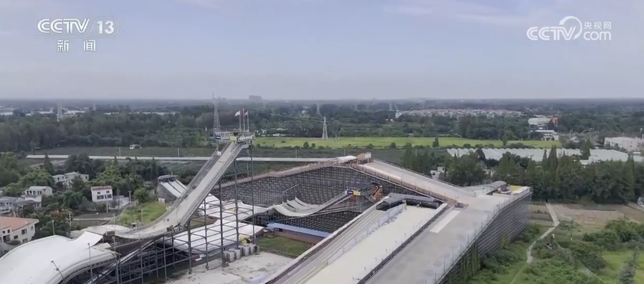 “开板”迎客！一季到四季、小众到大众 冰雪运动边界拓展释放消费新潜力