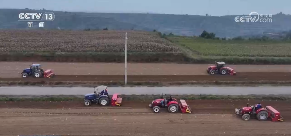 “农机+农技”助力秋收秋种 特色种养殖变身增收致富“金钥匙”