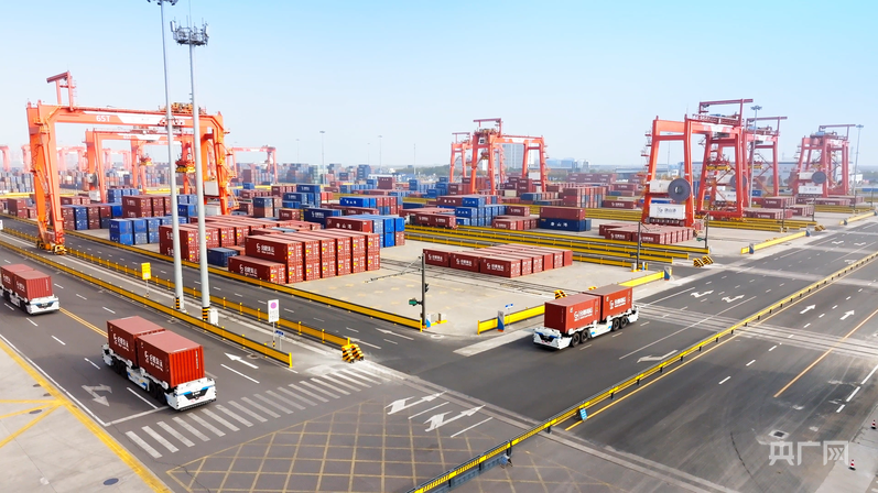 行进的海岸线丨智慧大港货通全球 5G智能科技范儿拉满