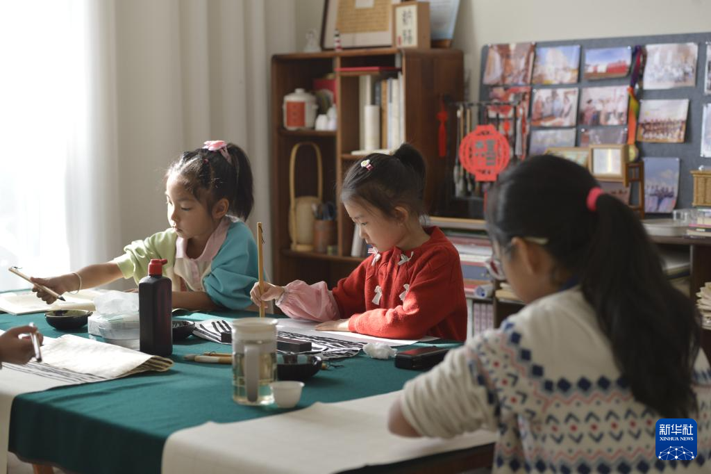 四中全会精神在基层丨浙江嘉兴平湖徐家埭村:建棒球场 铺共富路