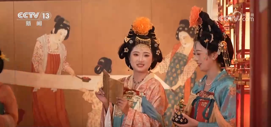 绾青丝着唐装、走进书中美景……传统文化生动“破圈”撬动消费澎湃活力