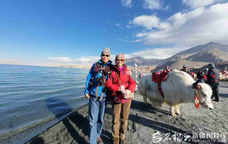 台湾游客爱上新疆 “在这过完春节我们再回台湾”