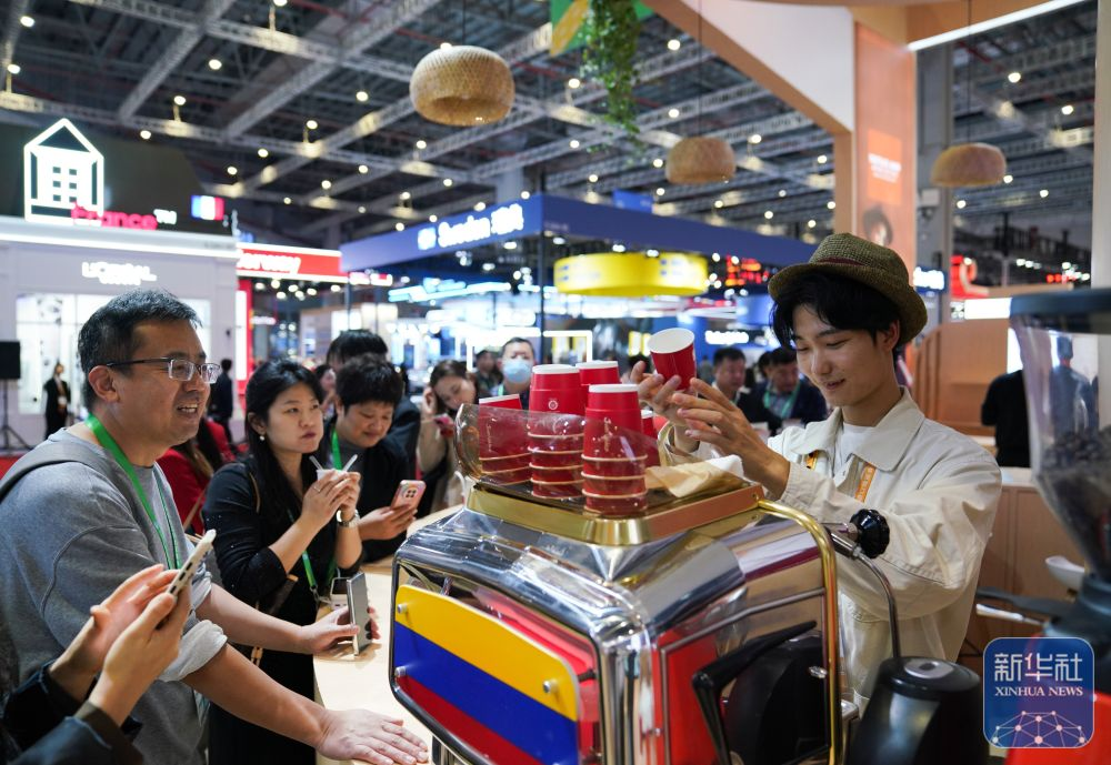 第八届进博会:以器物之美,成文明之交 第八届进博会:以器物之美,成文明之交
