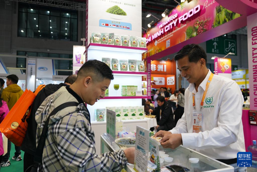 第八届进博会丨在农食产品展区寻觅“洋特产”