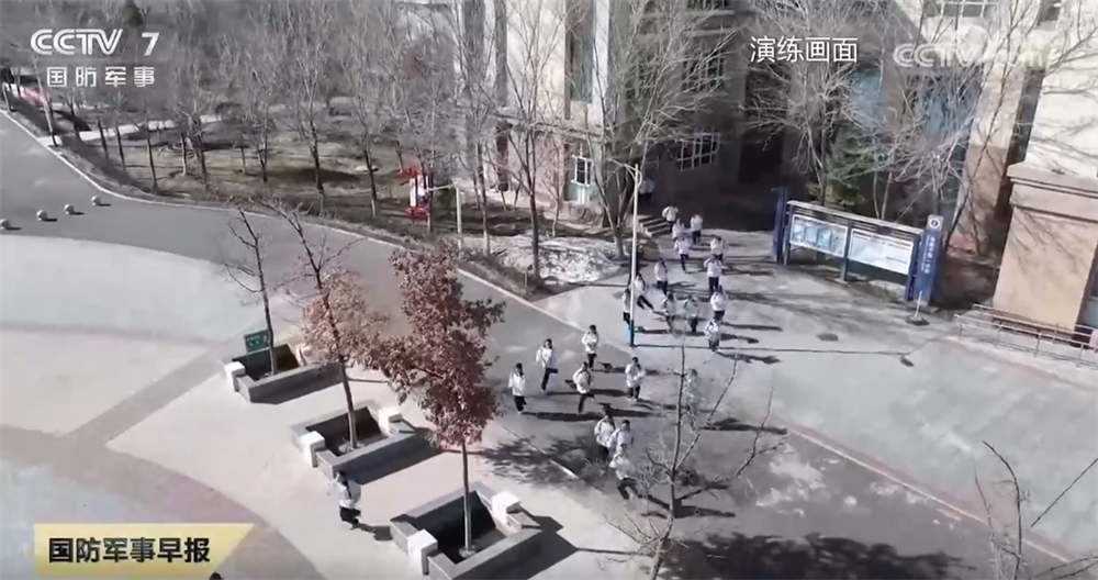 在全国消防日“涨”知识 军地联合开展消防安全演练共筑安全防线