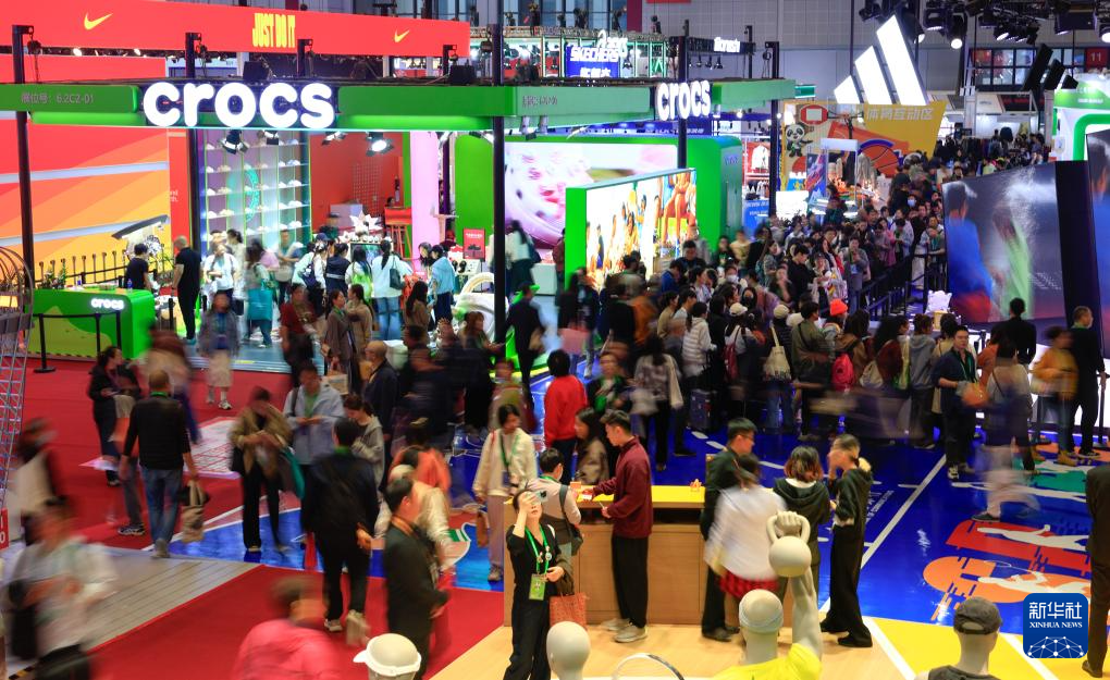 第八届进博会丨在消费品展区体验美好生活