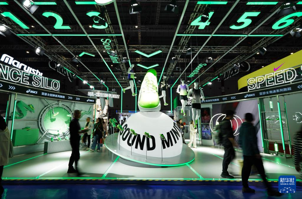 第八届进博会丨在消费品展区体验美好生活