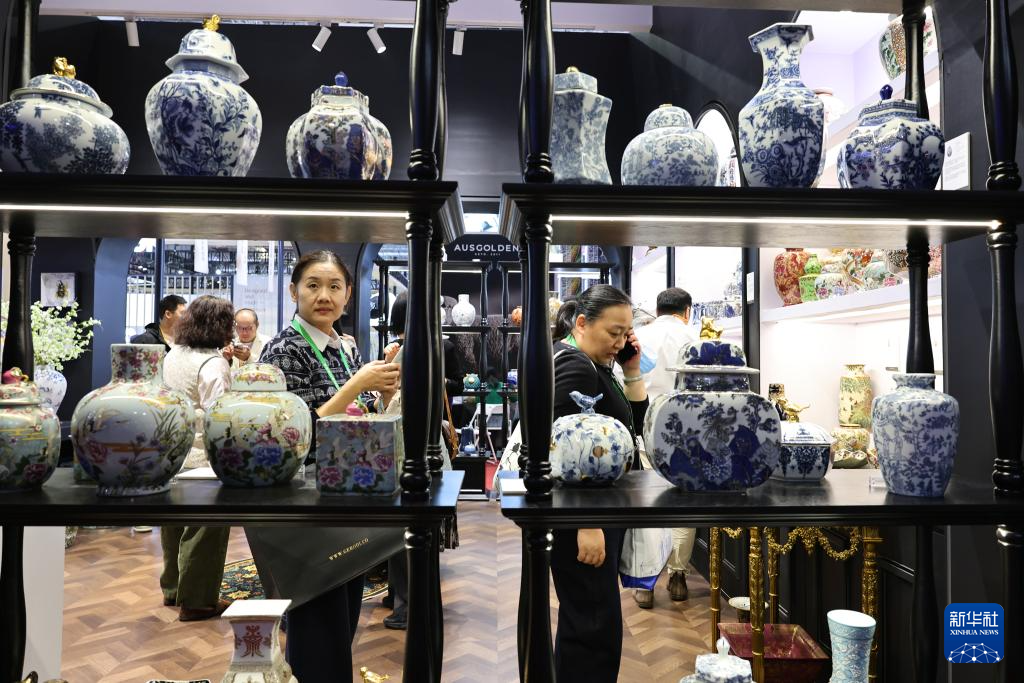 第八届进博会丨在消费品展区体验美好生活