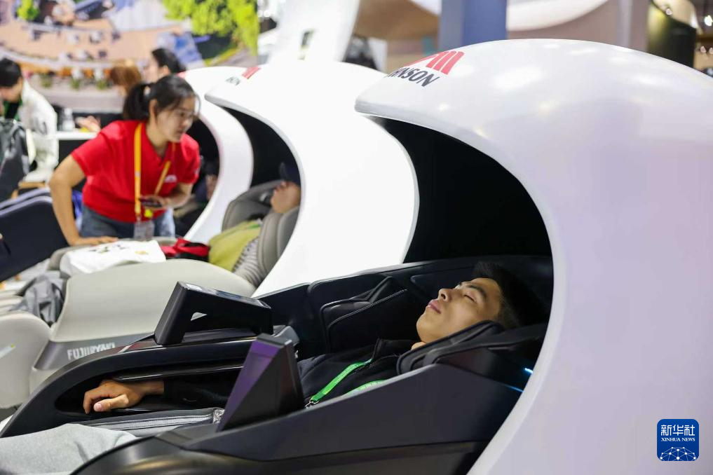 第八届进博会丨在消费品展区体验美好生活