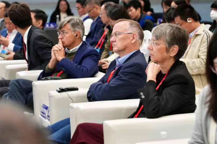 AI改变科研创新“游戏规则”？专家：人的角色必不可少