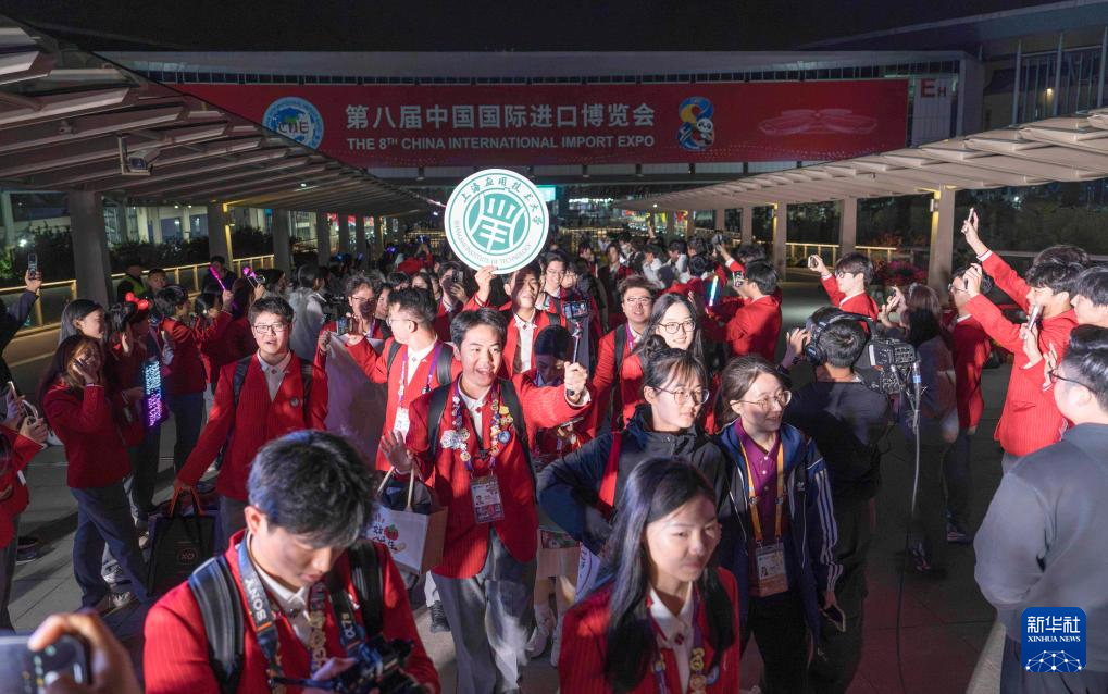 第八届进博会｜“小叶子”展现青春风采