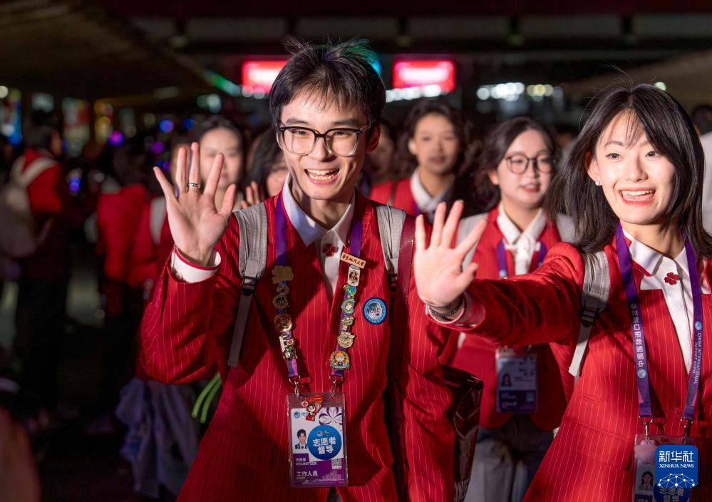 第八届进博会｜“小叶子”展现青春风采