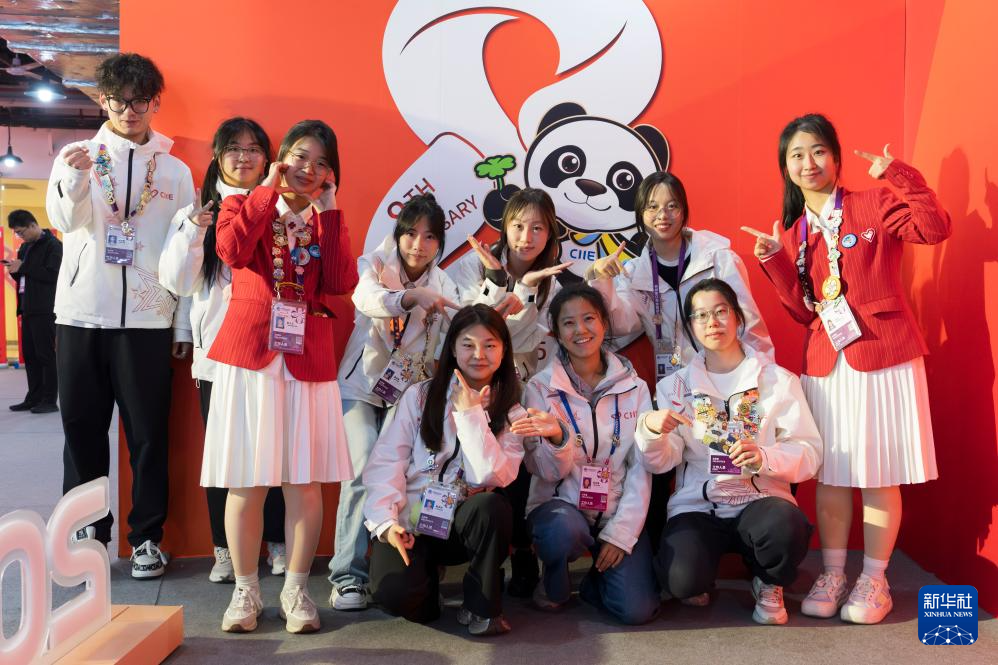 第八届进博会｜“小叶子”展现青春风采