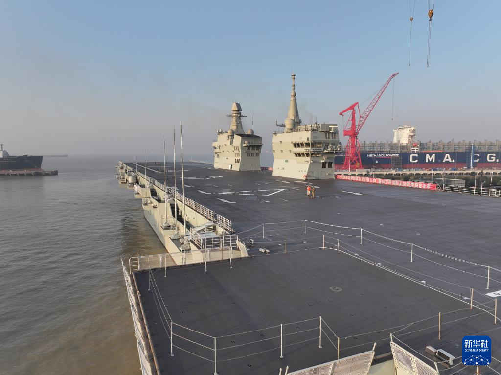 海军四川舰开展首次航行试验