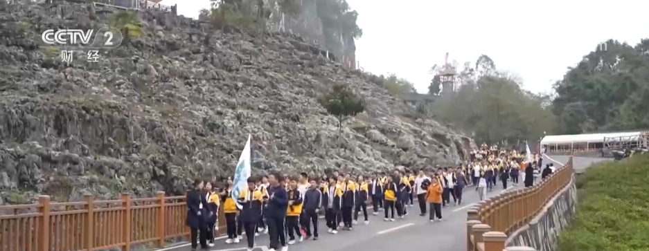 多地中小学进入“秋假时间” 多元场景“解锁”假期新体验