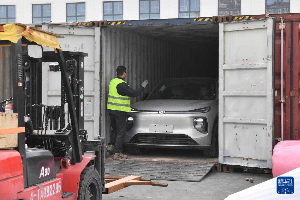 中欧班列“枢纽经济”展新姿