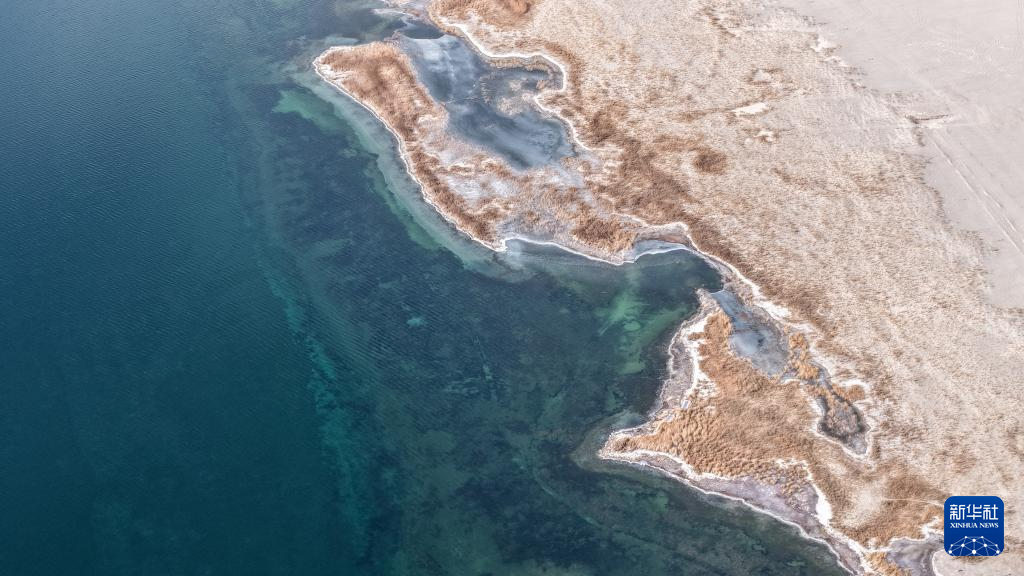 大、小苏干湖:咸淡相连的高原“姊妹湖”