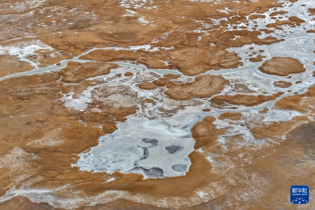 大、小苏干湖:咸淡相连的高原“姊妹湖”