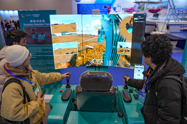 2025中国国际应急管理展举行 众多“黑科技”亮相 2025中国国际应急管理展举行 众多“黑科技”亮相