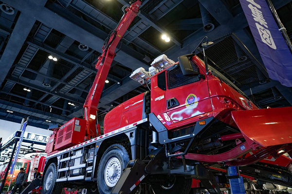 2025中国国际应急管理展举行 众多“黑科技”亮相 2025中国国际应急管理展举行 众多“黑科技”亮相