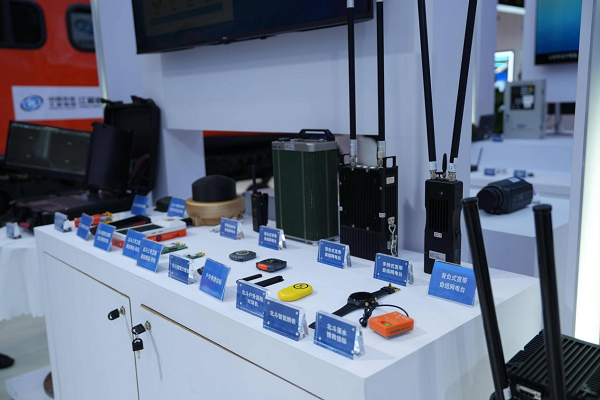 2025中国国际应急管理展举行 众多“黑科技”亮相 2025中国国际应急管理展举行 众多“黑科技”亮相