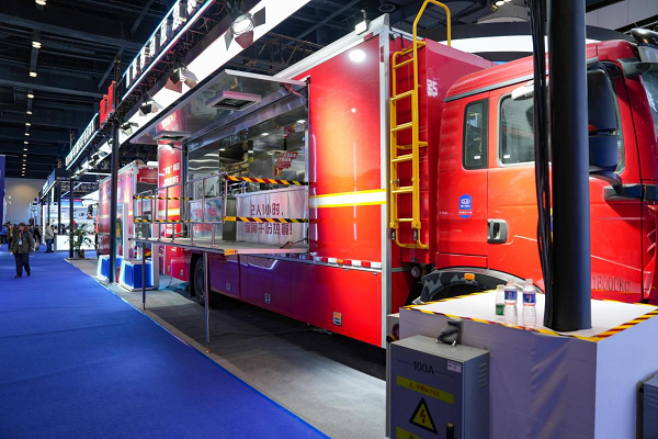 2025中国国际应急管理展举行 众多“黑科技”亮相 2025中国国际应急管理展举行 众多“黑科技”亮相