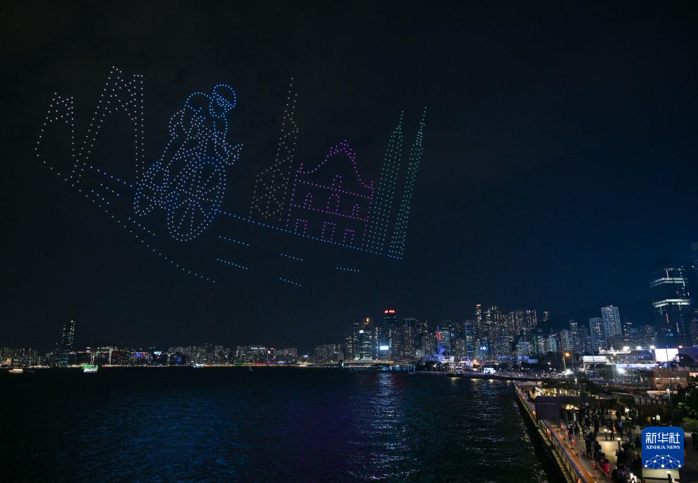 香港举行“体育力量 闪耀香江”大型无人机表演