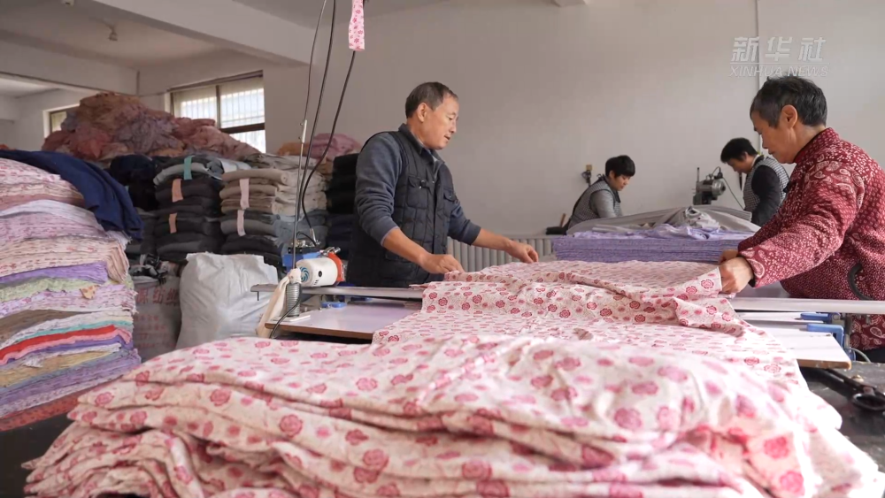 四中全会精神在基层|山东泰安:秋裤“织”出产业振兴大文章 四中全会精神在基层|山东泰安:秋裤“织”出产业振兴大文章