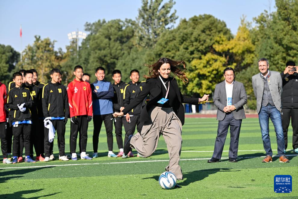 “世界市长对话·南京”活动嘉宾参访南京