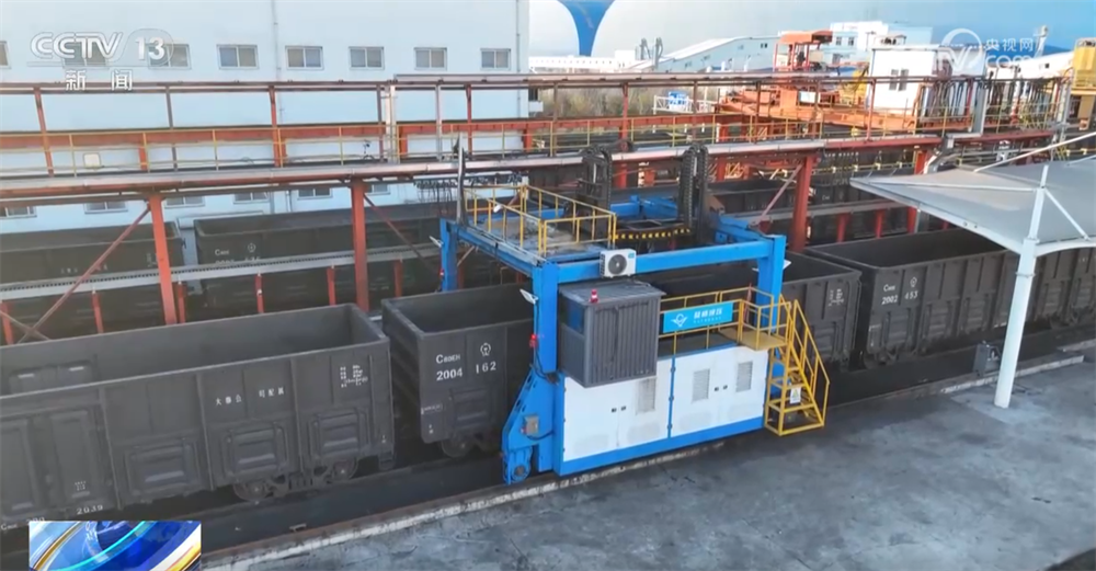 智慧港口、光伏板、清洁能源……温暖过冬向“智”向“绿”向“新”行