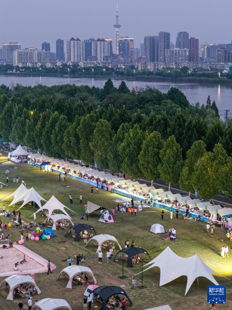 奔腾向前的大江大河