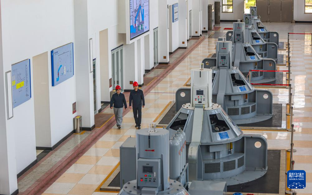 奔腾向前的大江大河