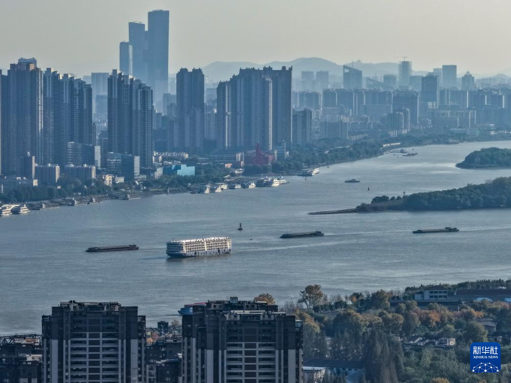 奔腾向前的大江大河