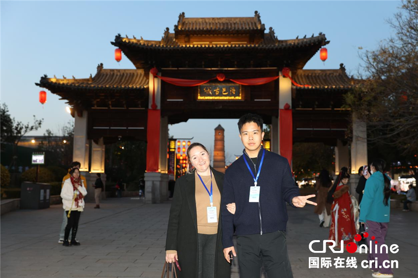 【2025打卡中国】这里藏着中国最硬核的浪漫！ 外国网红狂赞：“洛阳，不愧是你！”