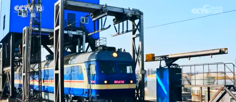 33.78亿吨、3%，创新高！铁路货运“大动脉”畅通有力 成绩单“含金量”足