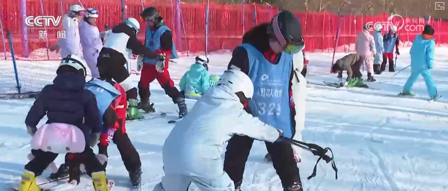 创新业态释放“冬雪夏凉”资源优势新活力 “高端赛事+大众活动”添彩花样冰雪