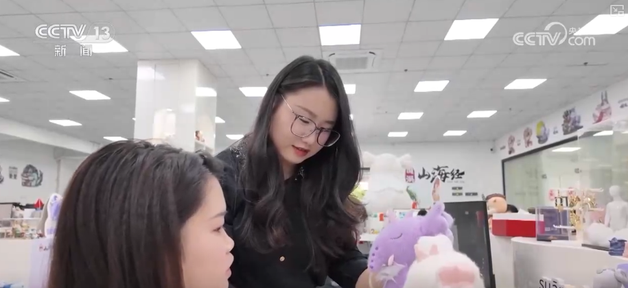 “爆款”“上头”!多维度观察 外贸凭借“硬核支撑”铺开全球贸易“网络”