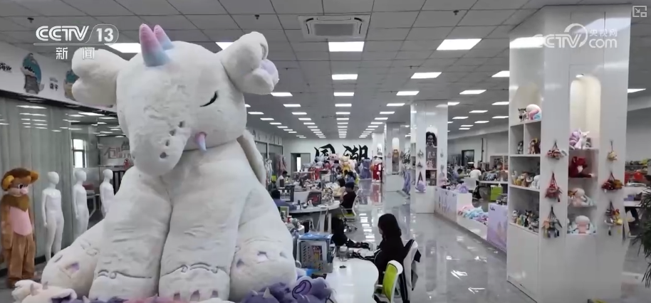 “爆款”“上头”!多维度观察 外贸凭借“硬核支撑”铺开全球贸易“网络”