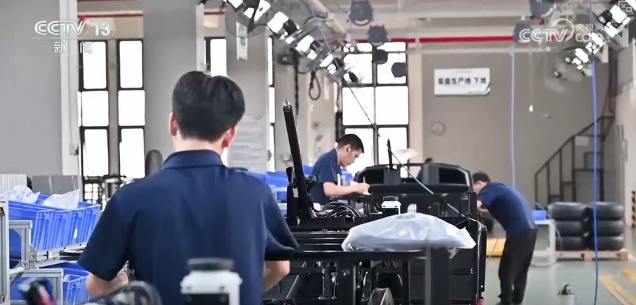 “爆款”“上头”!多维度观察 外贸凭借“硬核支撑”铺开全球贸易“网络”