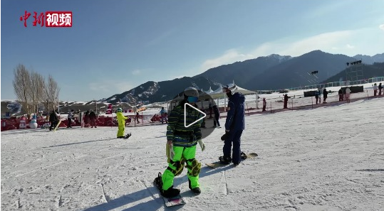新疆乌鲁木齐：冰雪游带火乡村游
