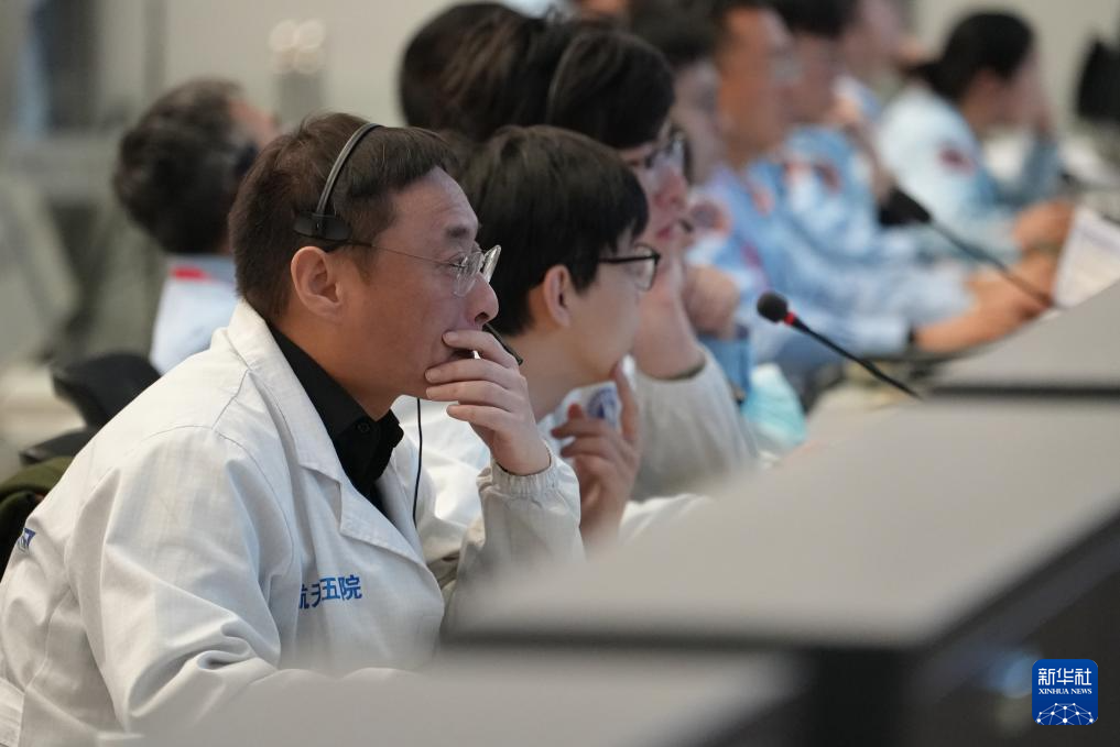 神舟二十二号飞船与空间站组合体完成自主快速交会对接