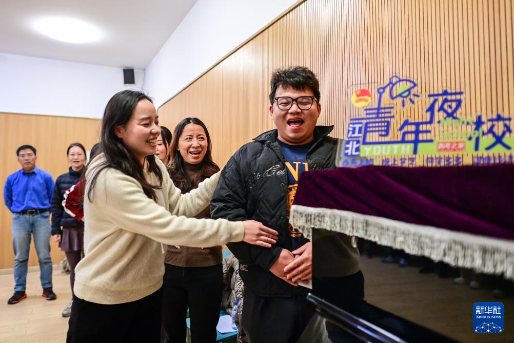 浙江宁波:“青年夜校”丰富群众业余生活