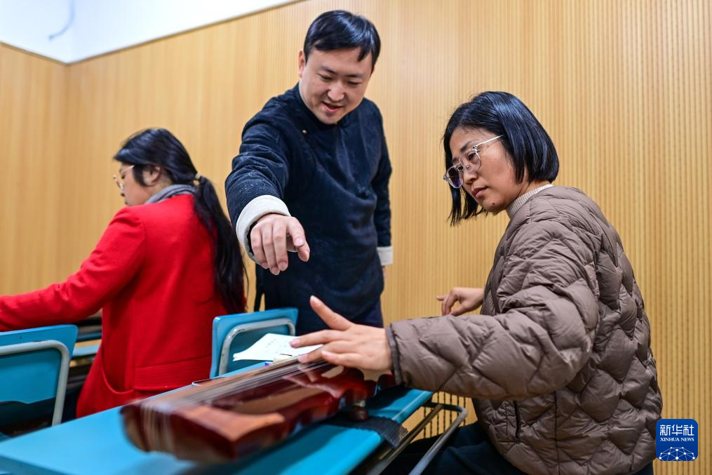 浙江宁波:“青年夜校”丰富群众业余生活